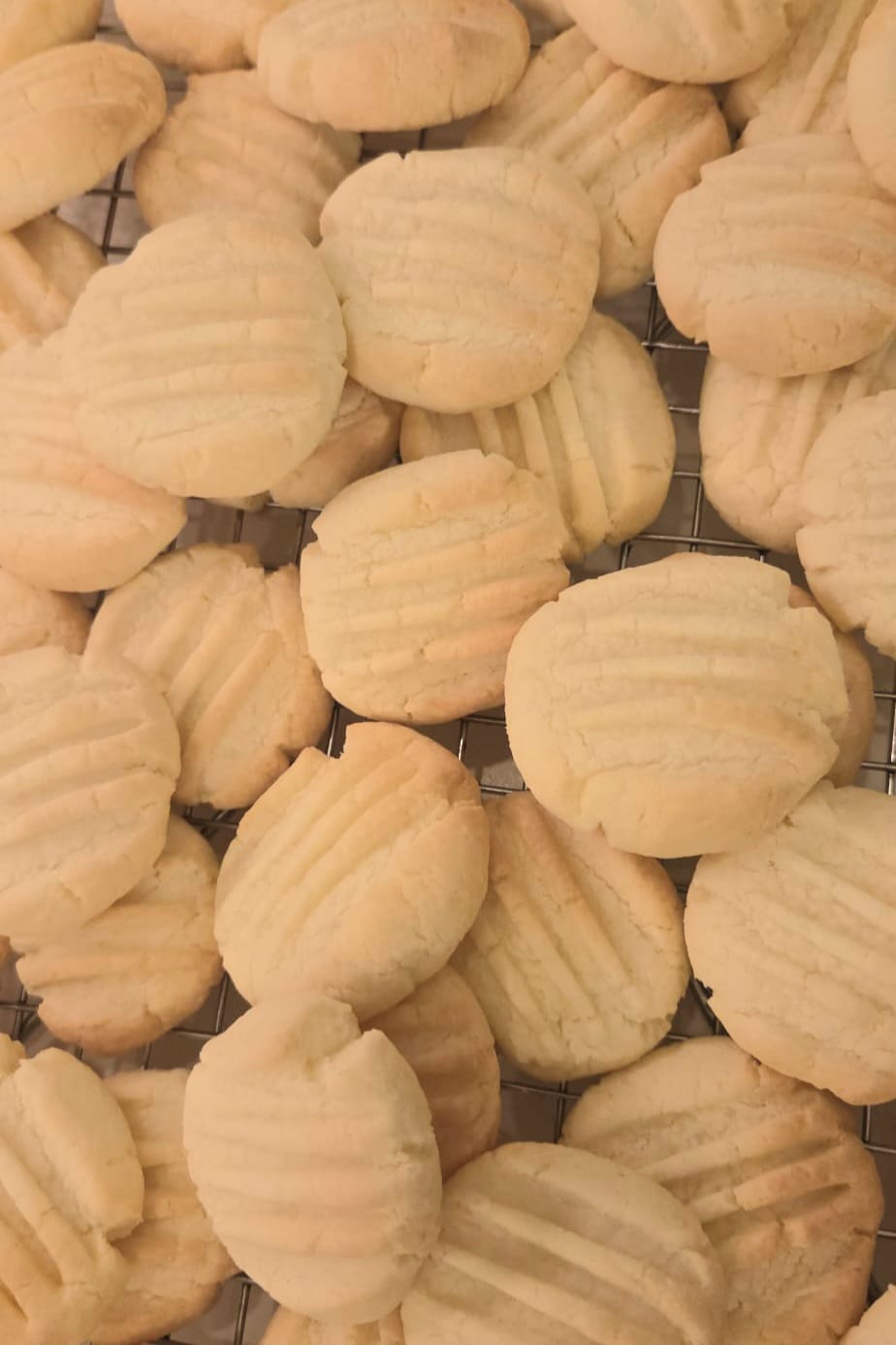 Sandnøtter — Norwegian Christmas butter cookies with the classic fork pattern, dusted pale and golden